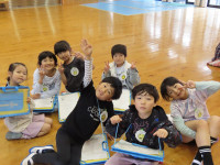 ４